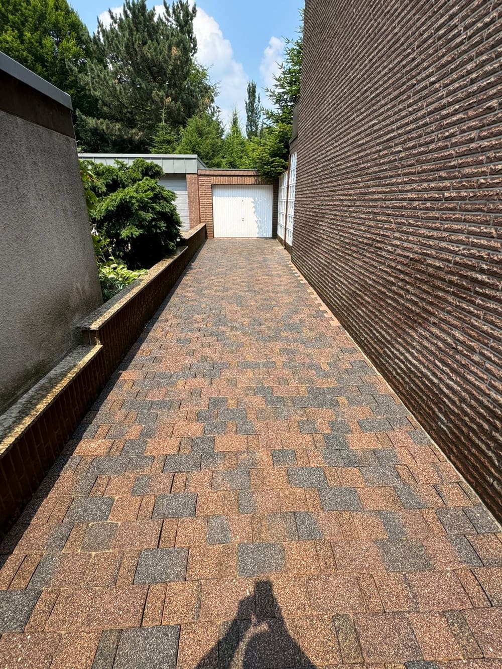 Gereinigter Pflasterweg